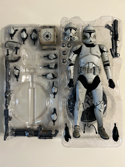 Sideshow Collectibles Star Wars 1/6 Clone Trooper Deluxe - Veteran, Phase 1 & 2 Helmets