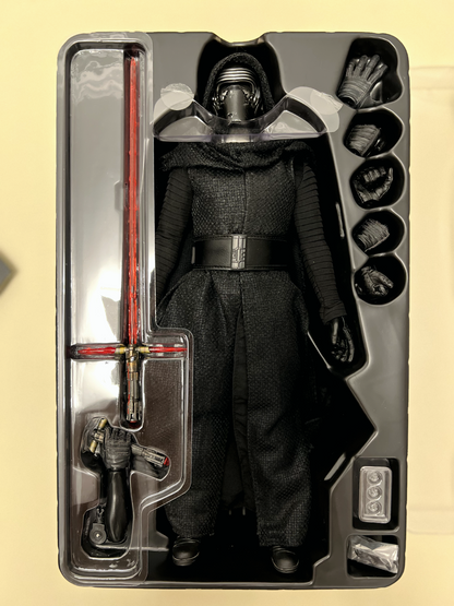 Hot Toys Star Wars Kylo Ren 1/6 Scale Figure The Force Awakens MMS320